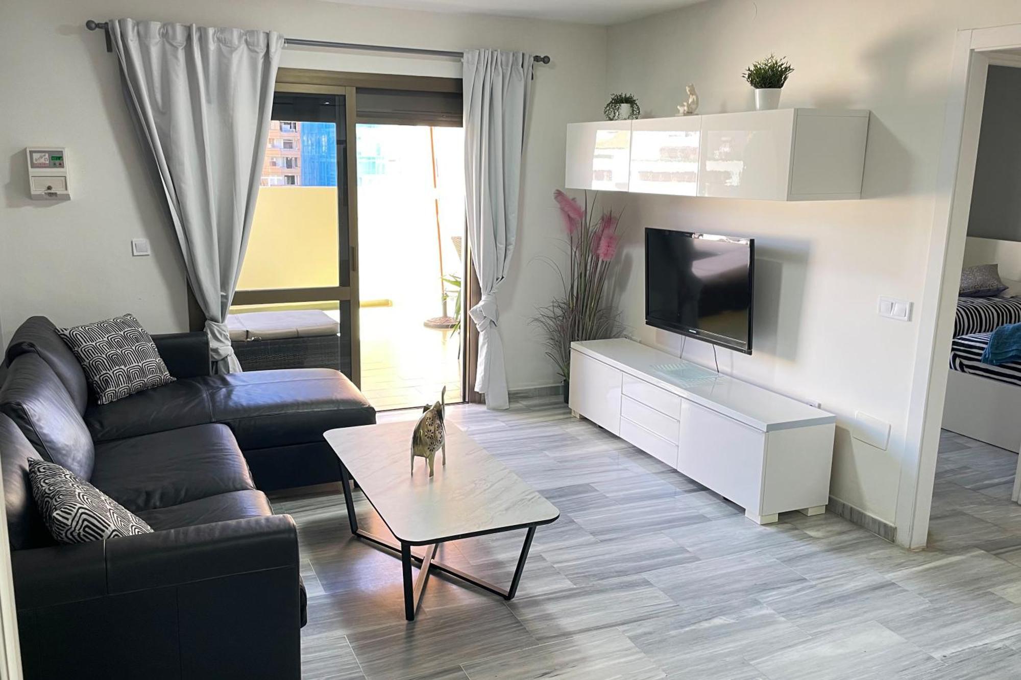 2 Bedroom 2 Bathroom Apartment In The Heart Of Fuengirola With Big Terrace And Free Parking Space Close To Beach المظهر الخارجي الصورة